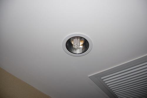 客房内的节能灯 点亮绿色住宿新选择